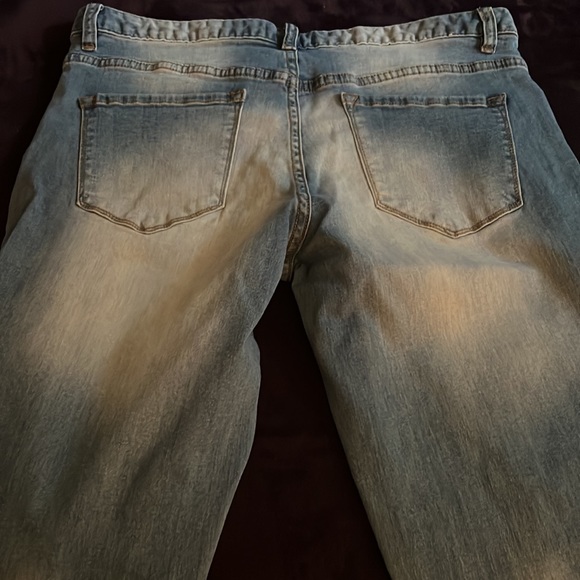 Simply Noelle light wash Distressed Jeans size 10 - Picture 3 of 8